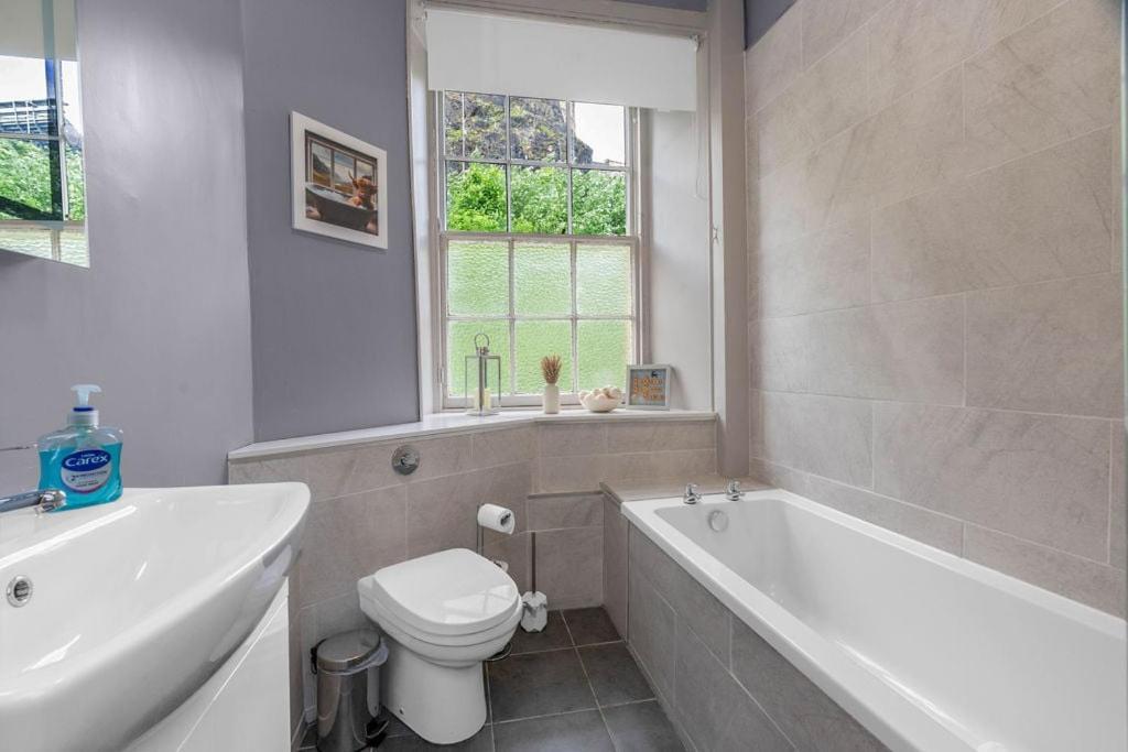 Guestready - Lovely Nest In The Old Town Edinburgh Bagian luar foto